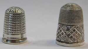 A late Victorian silver Vesta case, decorated with scrolls and leaves, Birmingham 1891, together... - 3