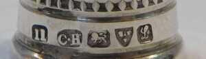 A late Victorian silver Vesta case, decorated with scrolls and leaves, Birmingham 1891, together... - 4