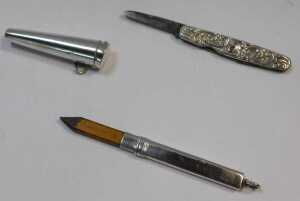 A group of small silver, comprising a late Victorian silver cheroot holder, of plain form,... - 2