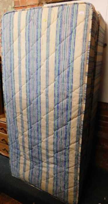 A single divan bed, with a pullout mattress below.