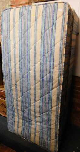 A single divan bed, with a pullout mattress below.