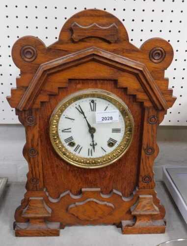 A wooden cased mantel clock, with Roman numerals to chapter ring and gilt edge.
