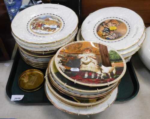 Collector's plates, to include Coalport Christmas plates, Royal Doulton, etc. (1 tray)