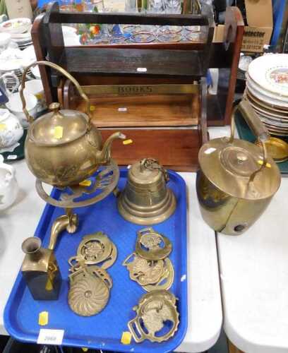 Brassware, to include kettle, teapot, trivet stand, bell vase, horse brasses, and four small...