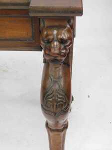 A fine Regency mahogany serving table in the manner of George Smith, with a decoratively figured... - 3