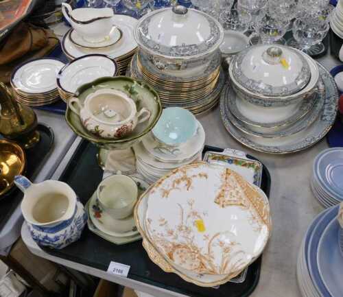 Ceramics, to include a Duchess Warwick pattern part dinner service, including bowls, side plates,...