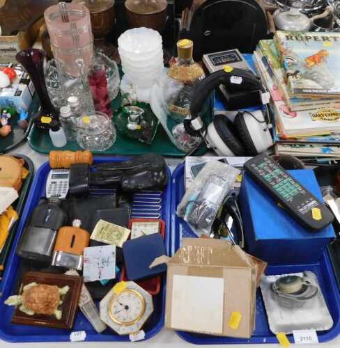 Household items, to include transistor radio, headphones, Nokia mobile phone, sunglasses, boxed...