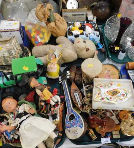 Household items, to include a Mauchlineware lidded pot with glass to interior, a miniature set...