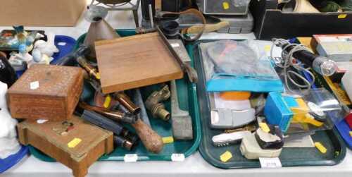 Household items, to include a Prinz Oxford 800 dual gauge 8mm movie editor, an 8mm camera, a...