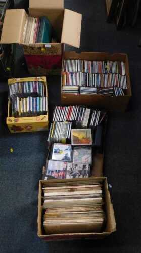 LPs and CDs, a large selection of classical music. (5 boxes)