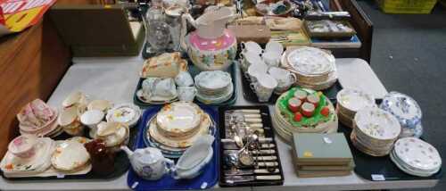 Ceramics and household items, to include a part tea service by Colclough, including teacups,...