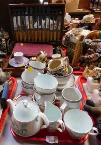 Ceramics, to include a part tea service with sugar bowl, cups, saucers, side plates, a Japanese...