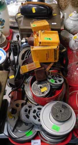 Cameras and camera equipment, cameras including Voigtl&auml;nder, Praktica LB 35mm manual camera,...
