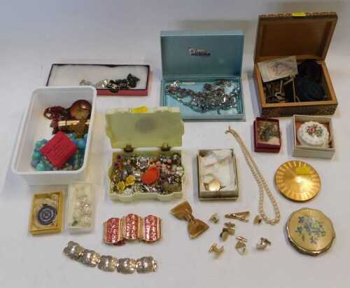 Costume jewellery, including faux pearl necklaces, rings, cufflinks, brooches, compacts, etc. (1...