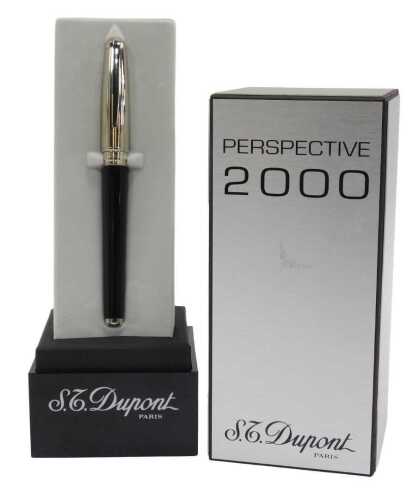 An SJ Dupont of Paris Perspective 2000 fountain pen, with an 18ct gold nib, boxed.