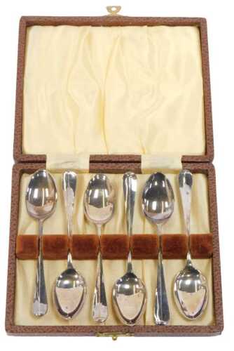 A set of six George VI silver Old English pattern coffee spoons, Birmingham 1949, 1.77oz, cased.
