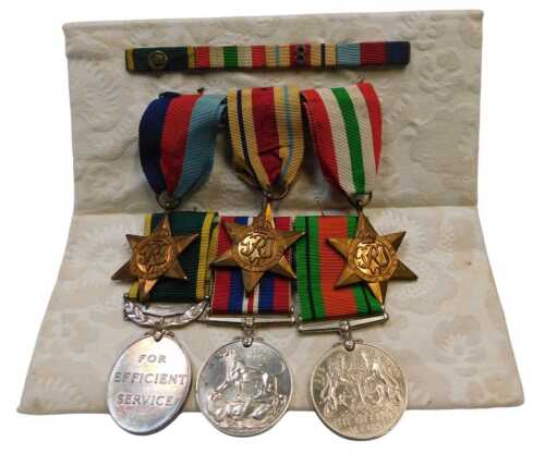 Various WWII medals, comprising 1939-1945 Africa and Italian Stars, Campaign Medal, Victory...