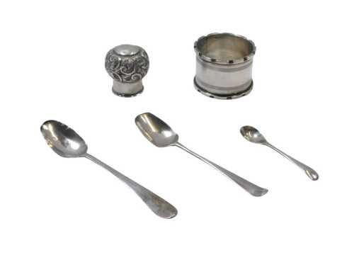 A group of small silver, to include a George V silver engine turned napkin ring, Birmingham 1923,...