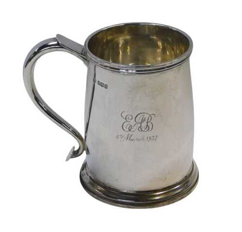 A George V silver tankard, with a raised banded upper border, initialled EAB, dated 6th March...