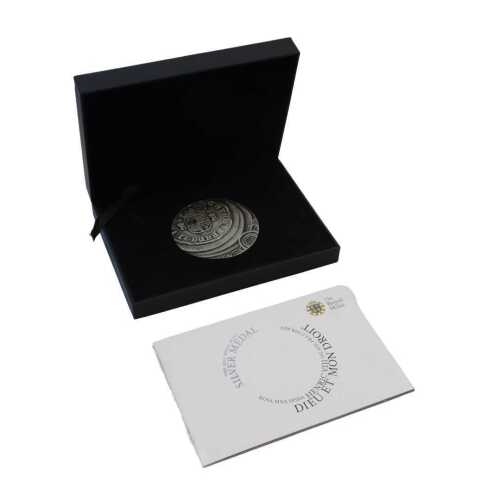 A Royal Mint 2011 Henry VIII silver medal, limited edition number 495/500, boxed with...