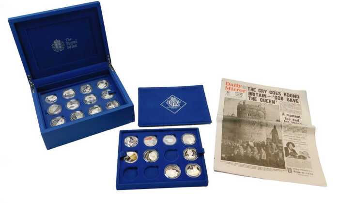 Twenty-one Royal Mint silver commemorative coins, to celebrate the Queen's Jubilee, comprising a...