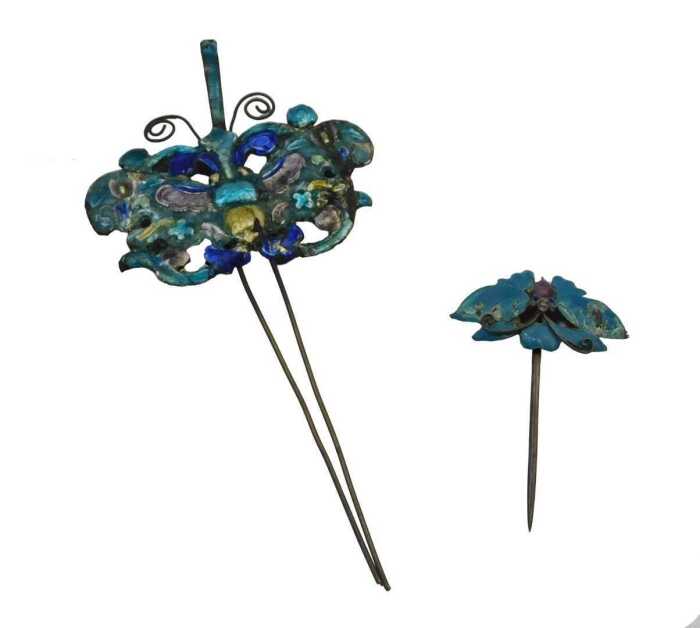 An early 20thC enamel stick pin, headed by an elaborate butterfly in turquoise and purple, the...