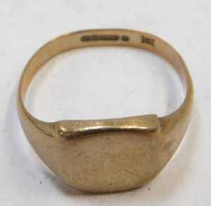 Two dress rings, comprising a 9ct gold signet ring, with rectangular ring head, of plain design,... - 3