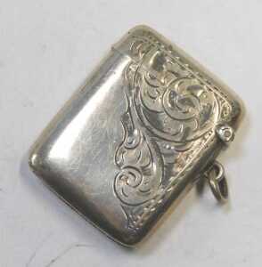 A George V engraved silver Vesta case, decorated with scrolls, Birmingham 1918, 0.93oz, 5cm x 4cm. - 2