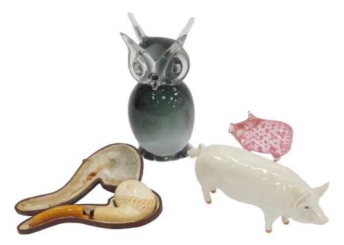 A group of collectables, to include a Beswick Wall Champion Boy pig, a smoked glass owl...