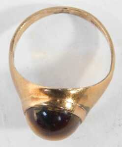 A 9ct gold tiger's eye dress ring, the polished cabochon stone in plain yellow metal mount, ring... - 2