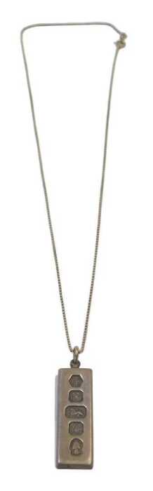 An Elizabeth II silver ingot pendant and chain, Sheffield 1977, 4cm high, on a box link necklace,...