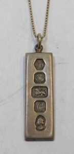 An Elizabeth II silver ingot pendant and chain, Sheffield 1977, 4cm high, on a box link necklace,... - 2