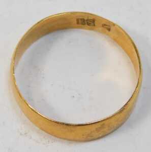 A George V wedding band, of plain design, 5mm width, with mixed markings, ES, Birmingham 1927,... - 2