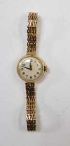 A Tudor Royal lady's 9ct gold cased wristwatch, the circular silvered dial bearing Arabic... - 2