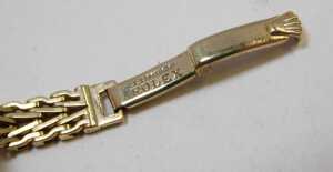 A Tudor Royal lady's 9ct gold cased wristwatch, the circular silvered dial bearing Arabic... - 4