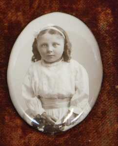 Early 20thC jewellery and effects, comprising a travel portrait of a young female, a silver... - 3