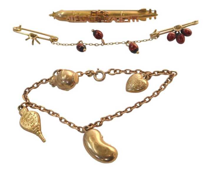 A group of 9ct gold and other jewellery, comprising a ladybird beaded rose gold two bar brooch,...