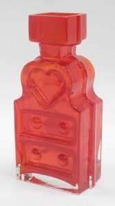 A 1960's Helena Tynell for Riihamaen Lasi red glass vase, of compressed shaped form with heart... - 2