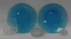 A group of Littali Scandinavian glassware, comprising a blue glass charger and bowl, decorated... - 2