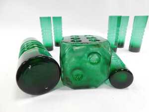 An Erkkitapio Sirroinen for Riihimaen Lasi green glass dice vase, 18cm high, together with a... - 4