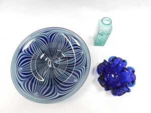 A Frank Thrower for Dartington green-tinted glass daisy vase, of rectangular form, 17cm high,... - 2