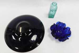 A Frank Thrower for Dartington green-tinted glass daisy vase, of rectangular form, 17cm high,... - 3
