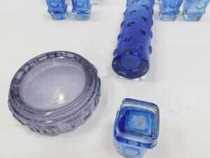 A Helena Tynell for Riihimaen Lasi cylindrical blue-tinted glass vase, with raised roundel... - 4