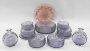 A group of Scandinavian coloured glassware, comprising a Riihimaen Lasi Unniko pink-tinted Kulho... - 2