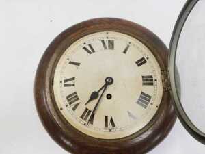 An early 20thC oak cased wall clock, the circular dial bearing Roman numerals, with a thirty... - 2