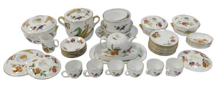 A group of Royal Worcester Evesham pattern part tea and dinner wares, including serving dishes,...