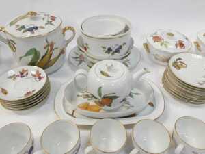 A group of Royal Worcester Evesham pattern part tea and dinner wares, including serving dishes,... - 3