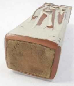 A 1970's shelf pottery vase, of rectangular tapering form, decorated with roundel and trailing... - 4