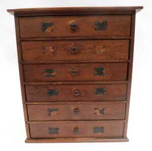 An early 20thC mahogany and oak tabletop office cabinet, with six oak-fronted drawers with... - 3