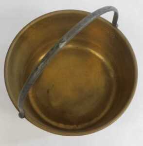 An early 20thC brass jam pan, with a wrought-iron handle, 34.5cm diameter. - 2